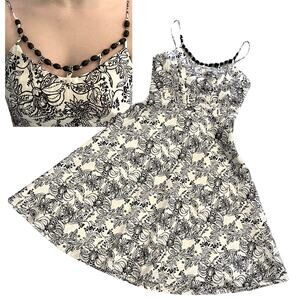 Ann Taylor Loft Fit Flair Black White Floral Dress Womens Sz 0 Petite Mob Wife